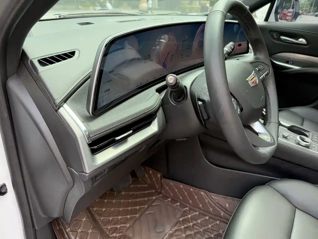 Cadillac XT4 — фото 17