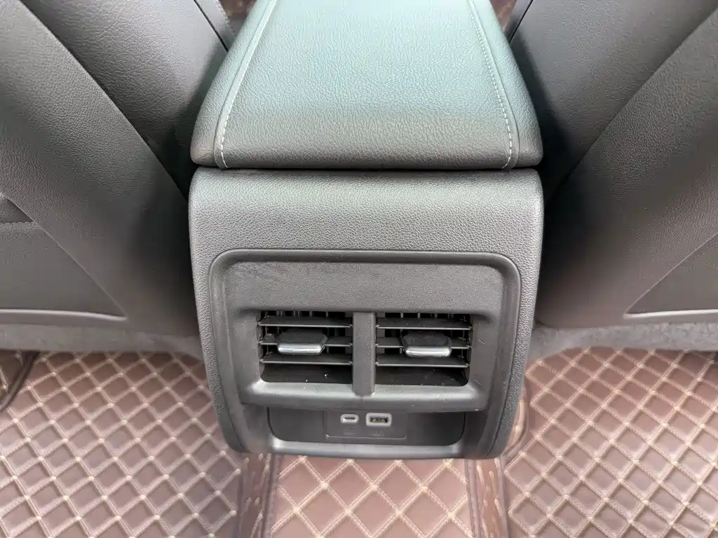 Cadillac XT4 — фото 25