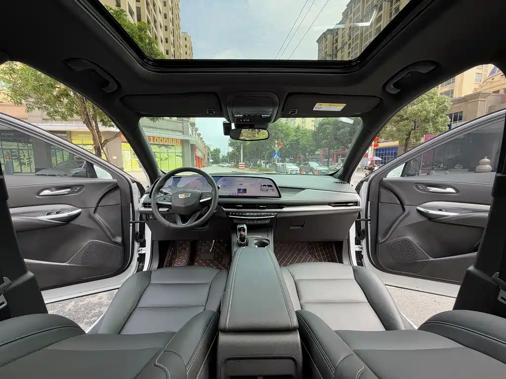 Cadillac XT4 — фото 26