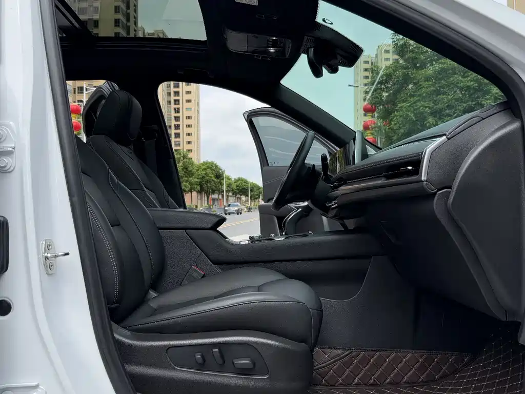 Cadillac XT4 — фото 28
