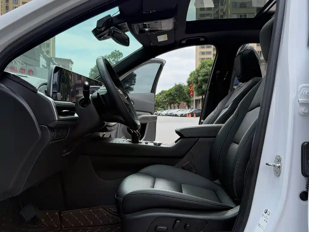 Cadillac XT4 — фото 31