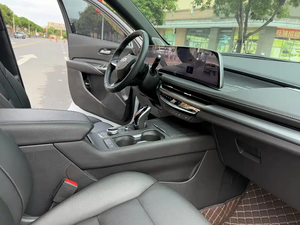 Cadillac XT4 — фото 34