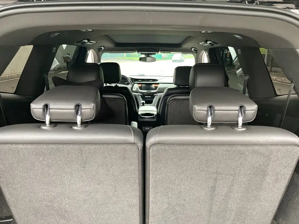 Cadillac XT6 — фото 11