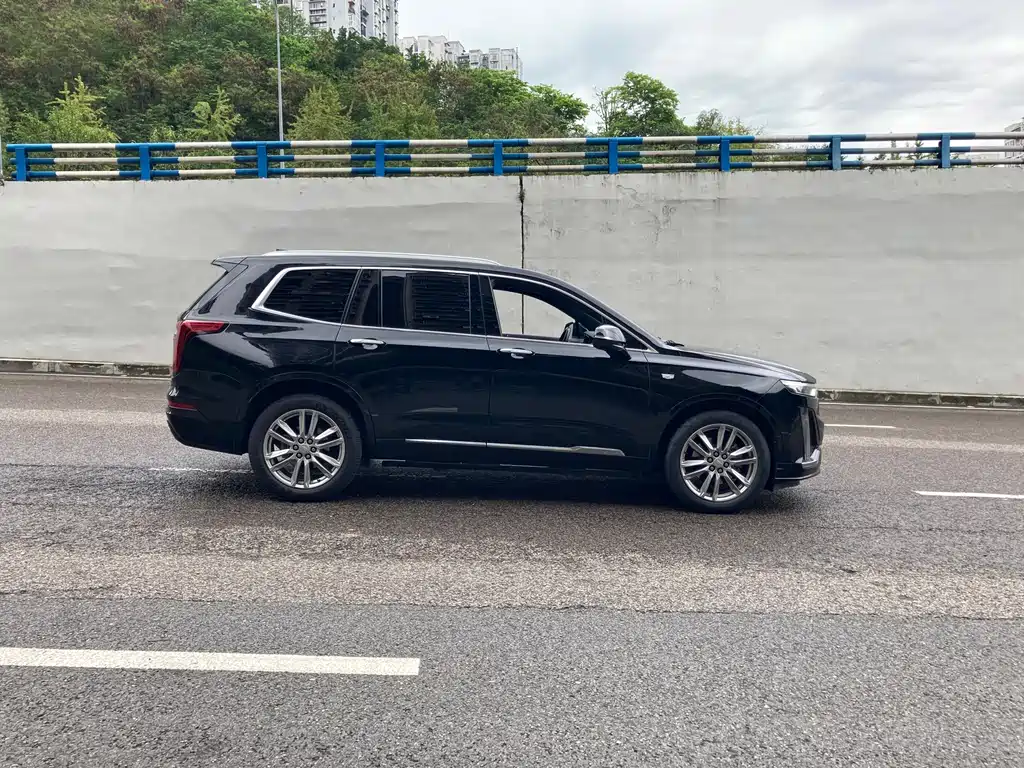 Cadillac XT6 — фото 14