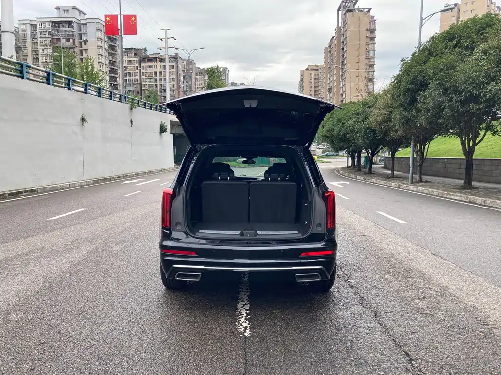 Cadillac XT6 — фото 15