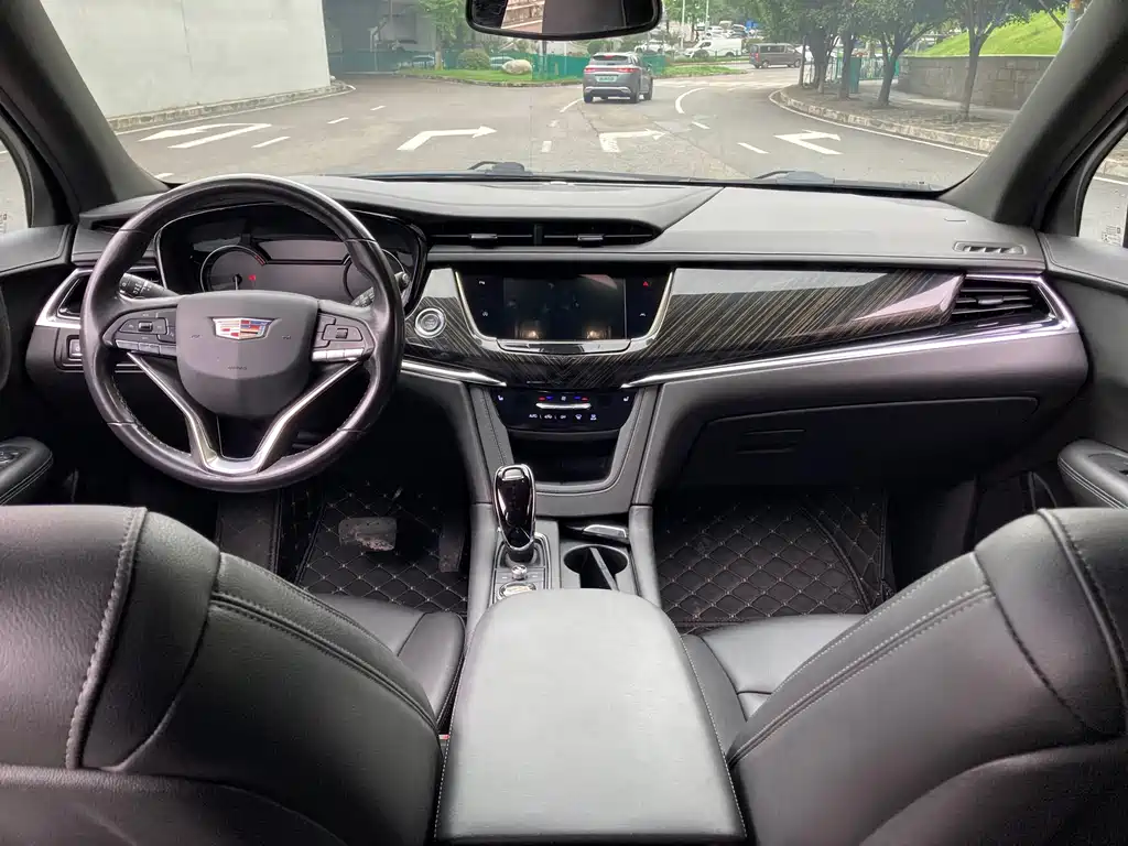 Cadillac XT6 — фото 10