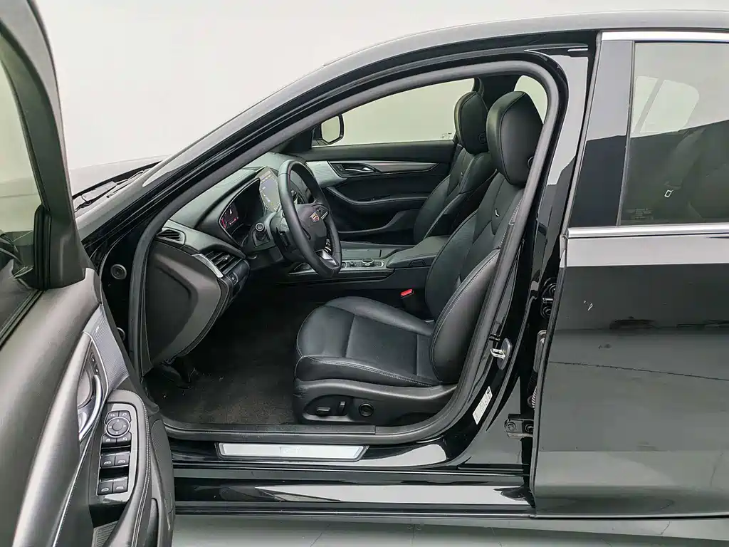 Cadillac CT5 — фото 15