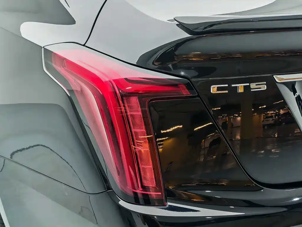 Cadillac CT5 — фото 17