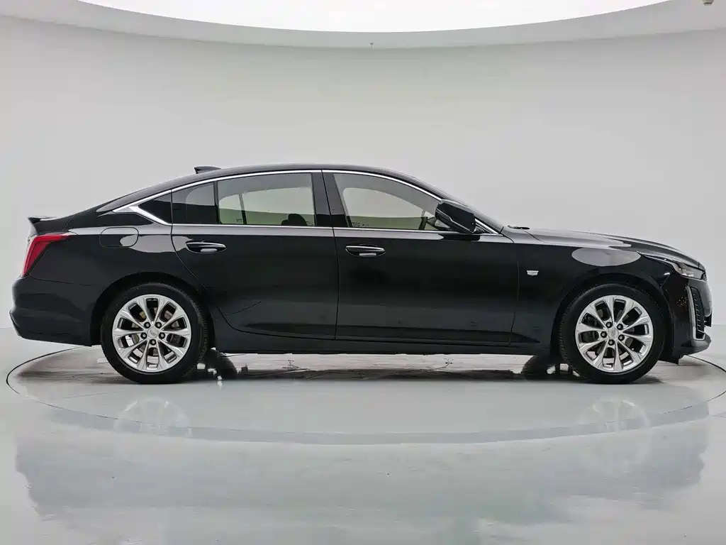 Cadillac CT5 — фото 8