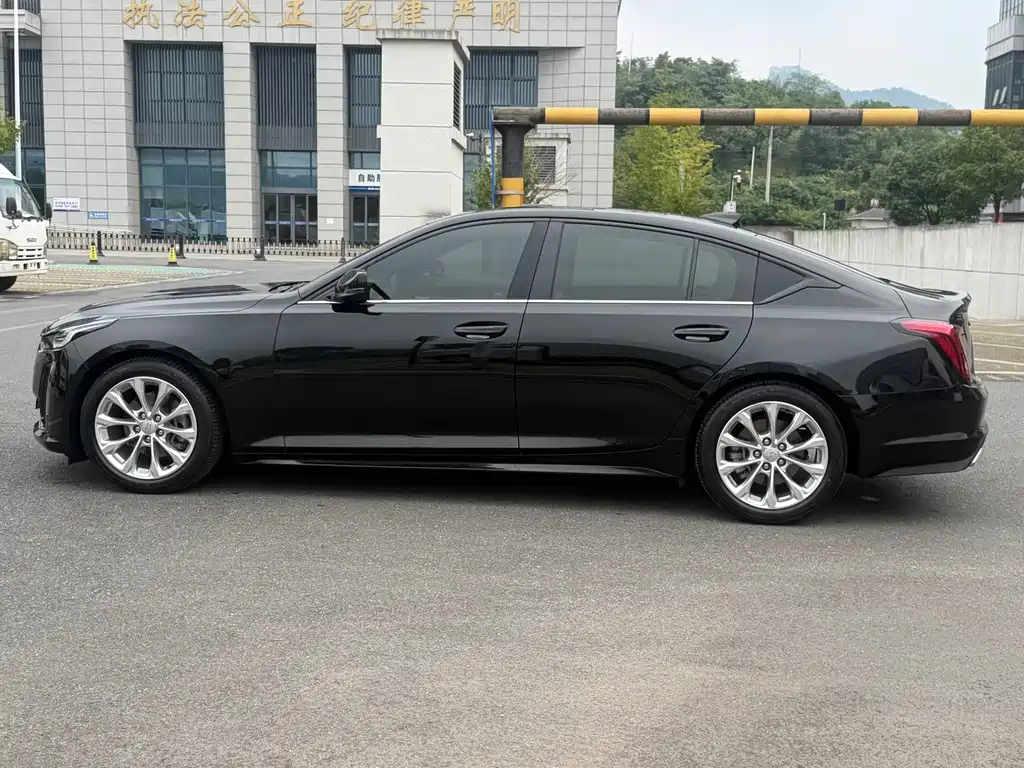 Cadillac CT5 — фото 11
