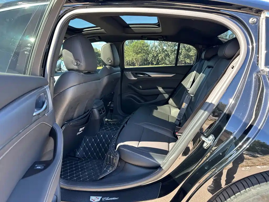 Cadillac CT5 — фото 9