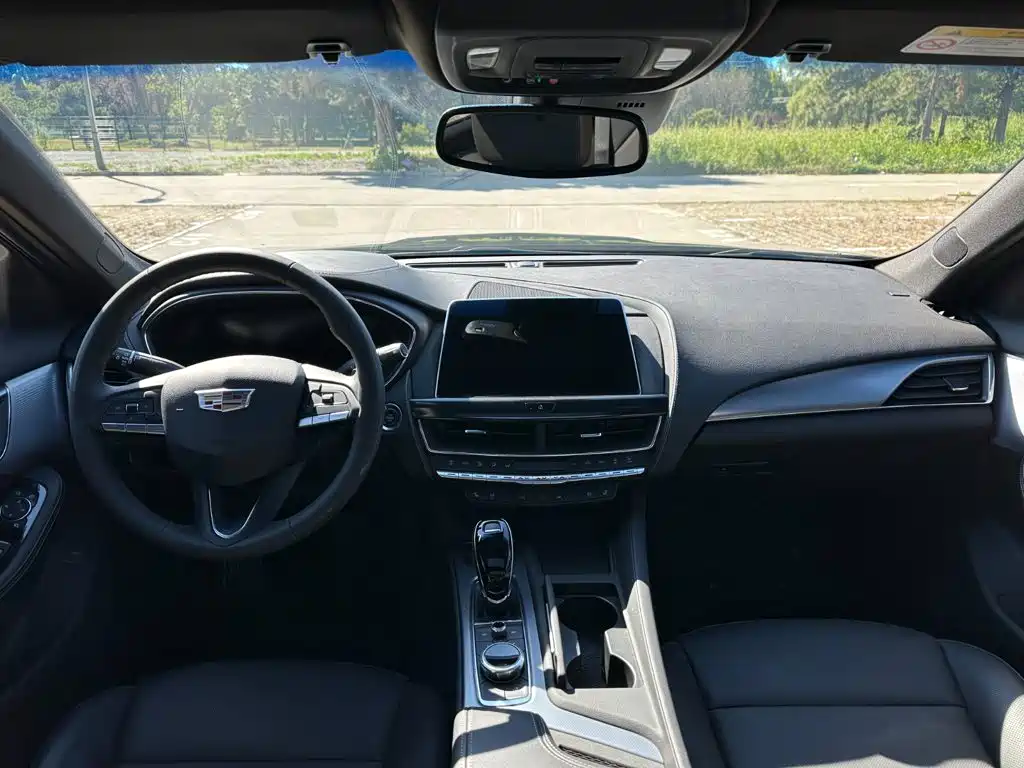 Cadillac CT5 — фото 10