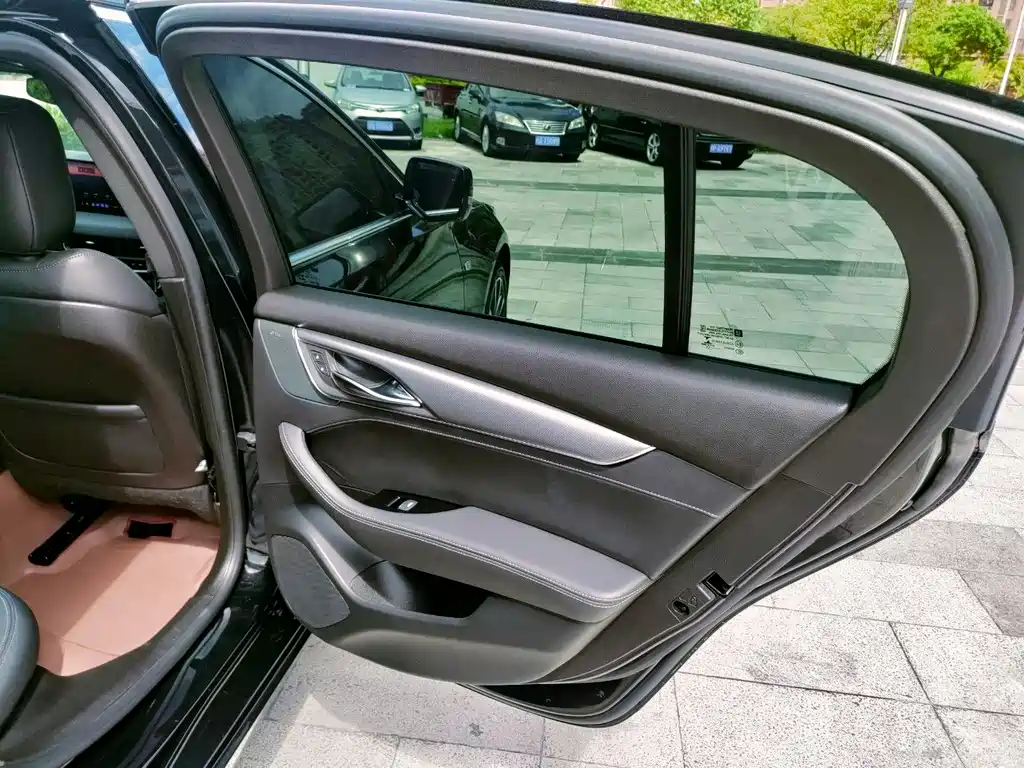 Cadillac CT5 — фото 36