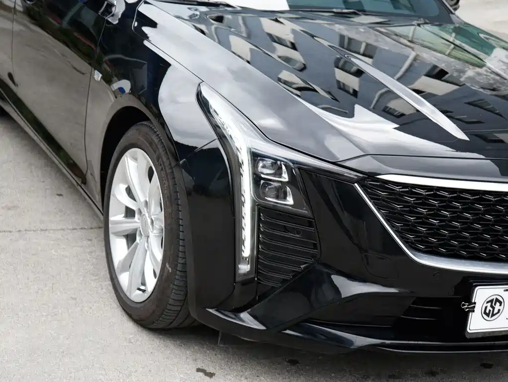 Cadillac CT5 — фото 13