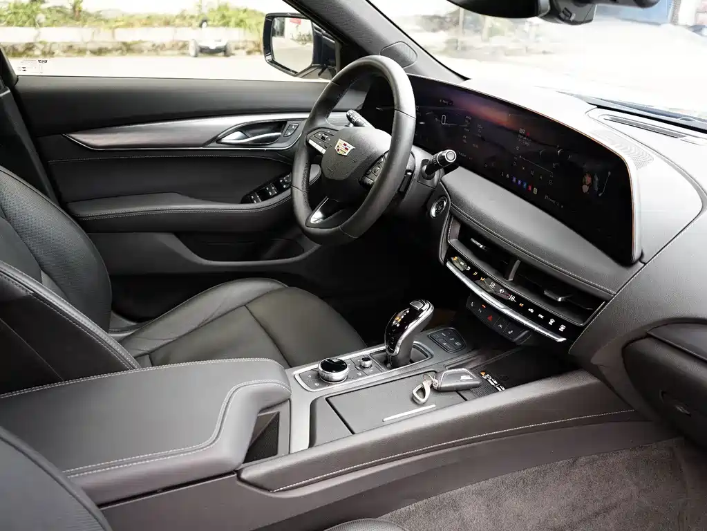 Cadillac CT5 — фото 14