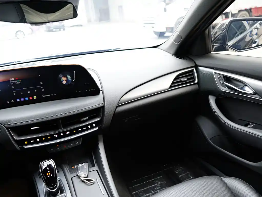 Cadillac CT5 — фото 16
