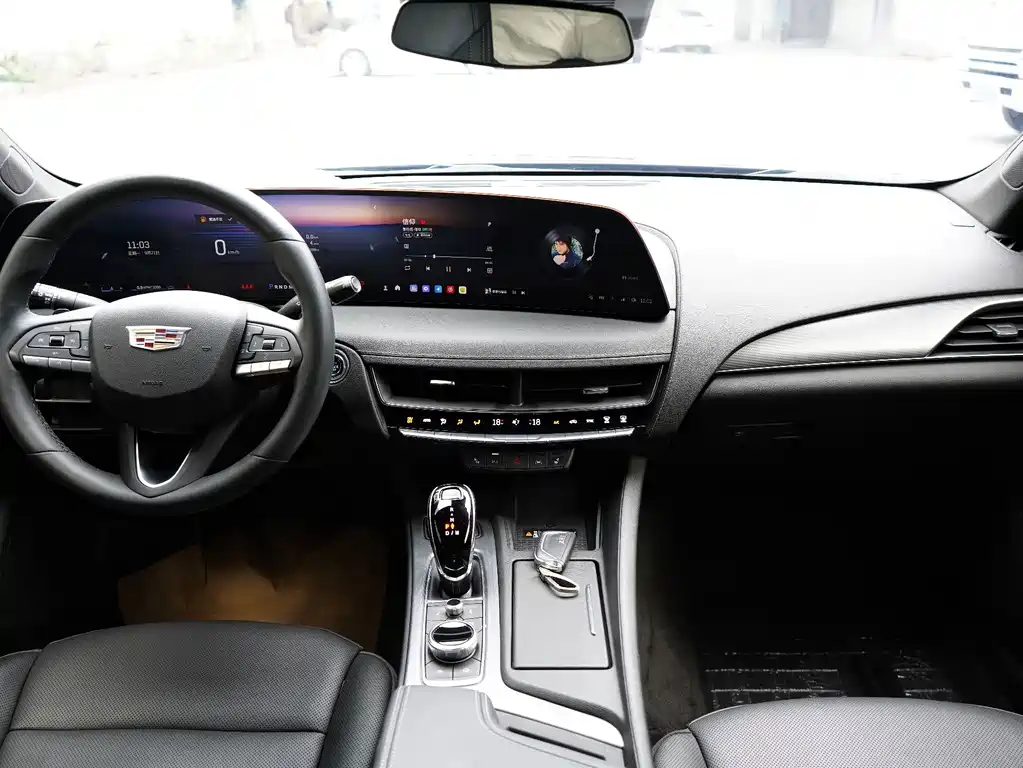 Cadillac CT5 — фото 4