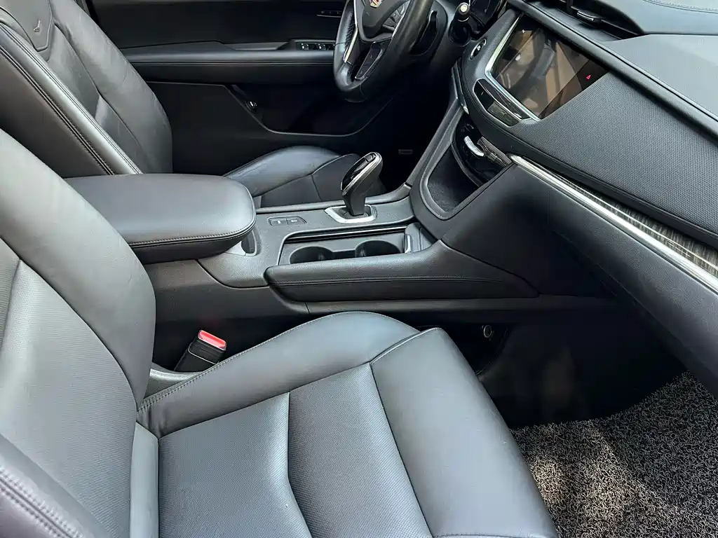 Cadillac XT5 — фото 9