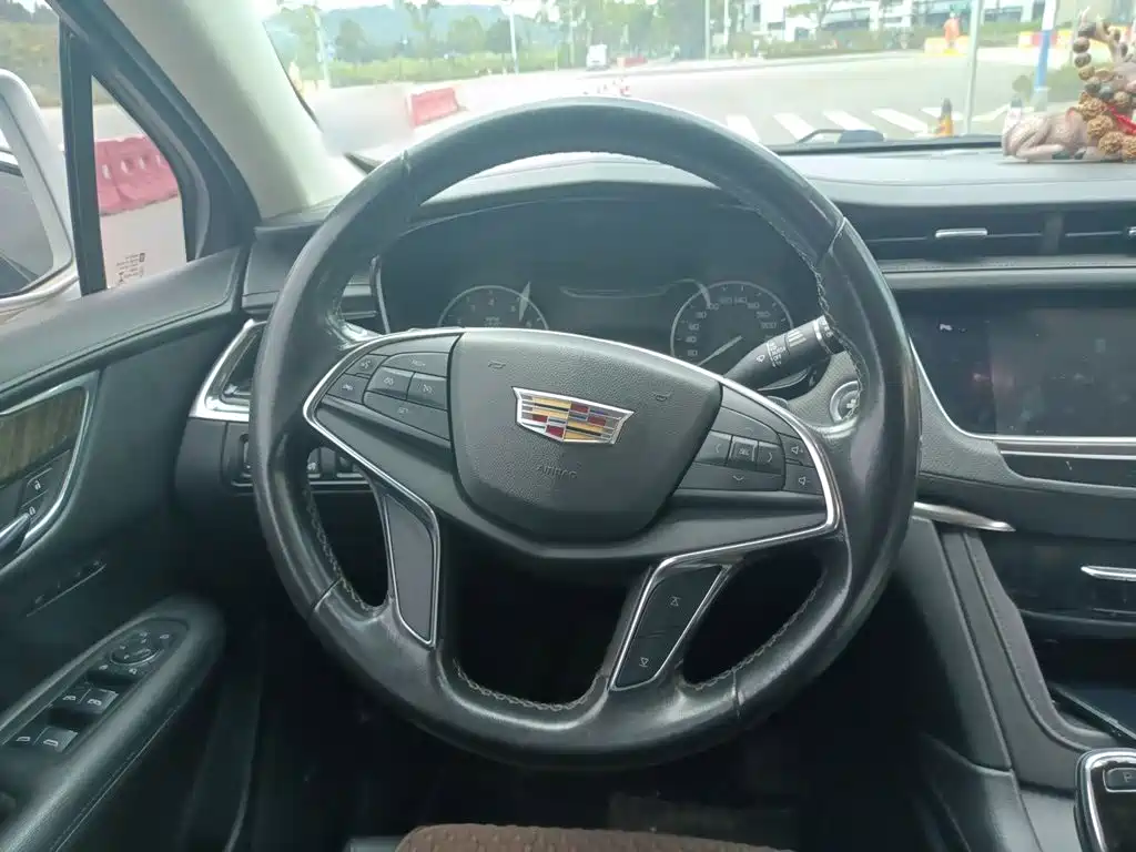Cadillac XT5 — фото 3