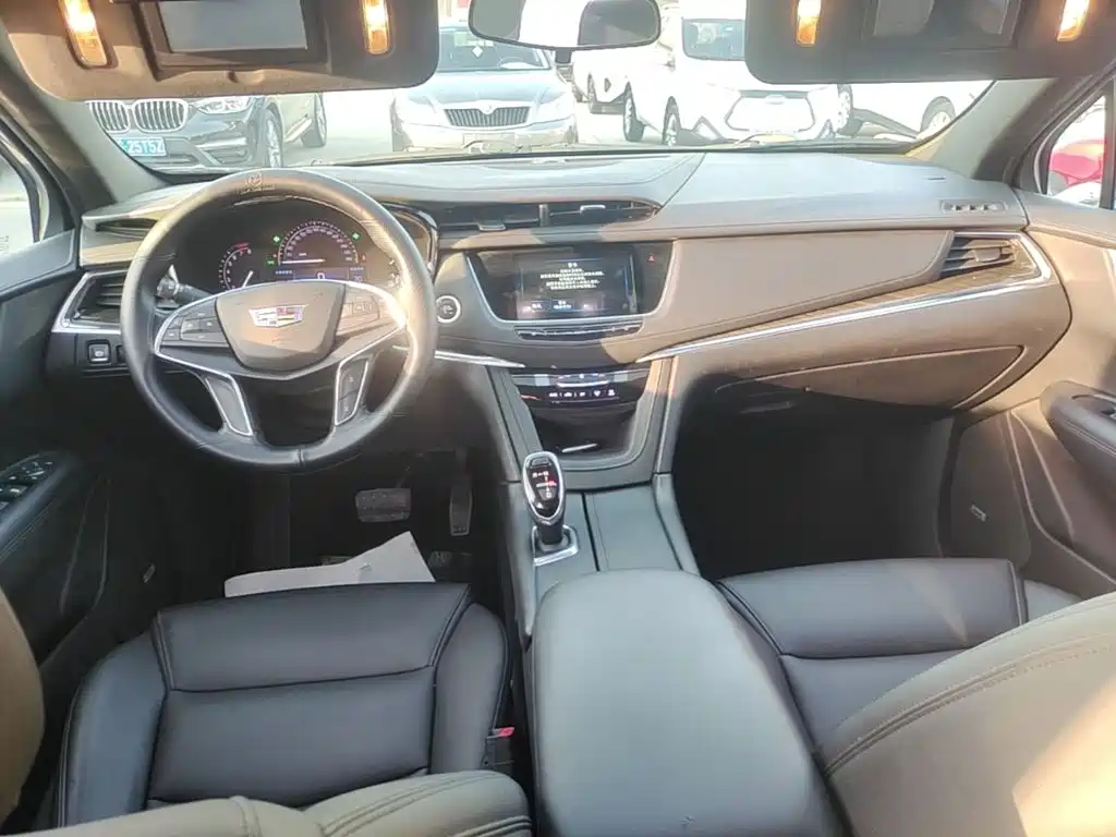 Cadillac XT5 — фото 10