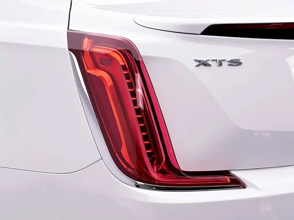 Cadillac XTS — фото 30