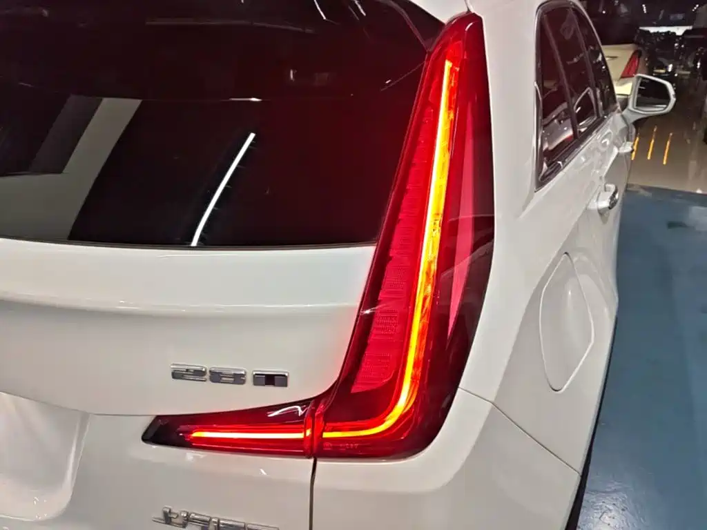 Cadillac XT4 — фото 8