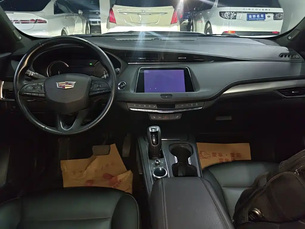 Cadillac XT4 — фото 10