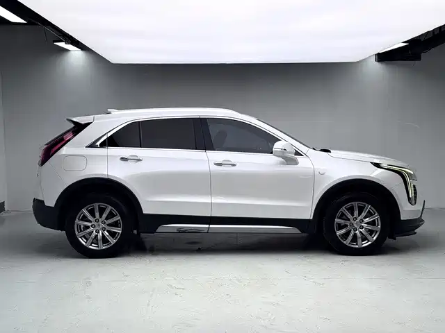 Cadillac XT4 — фото 8