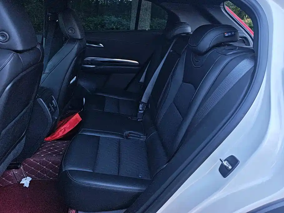 Cadillac XT4 — фото 11