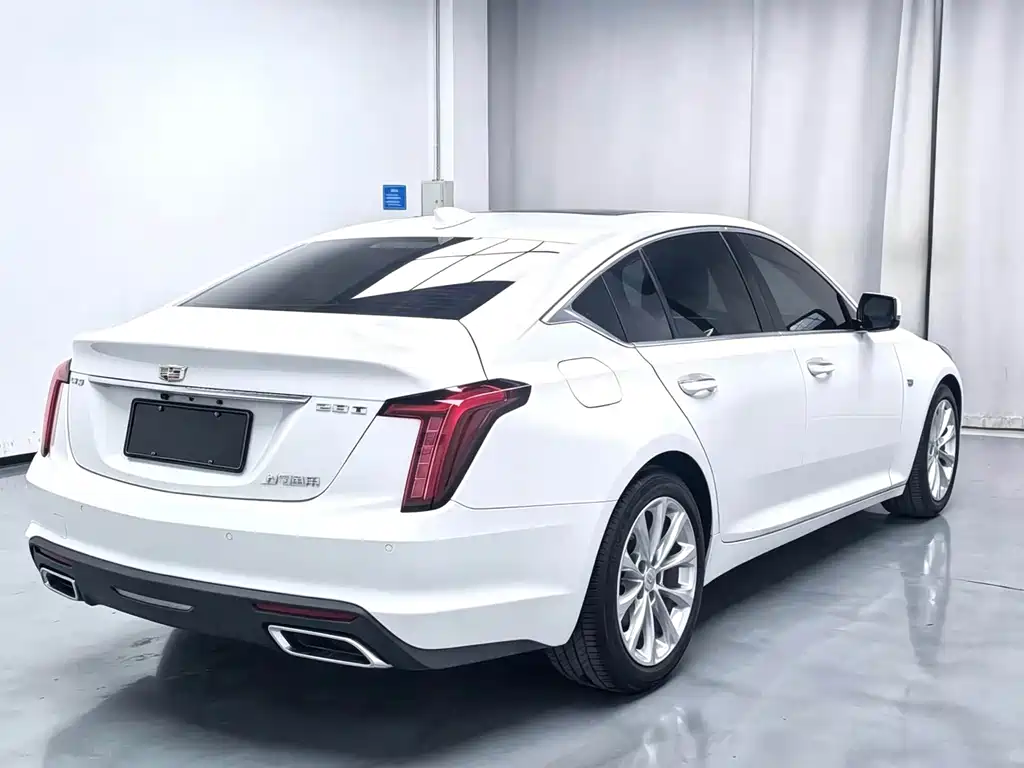 Cadillac CT5 — фото 8