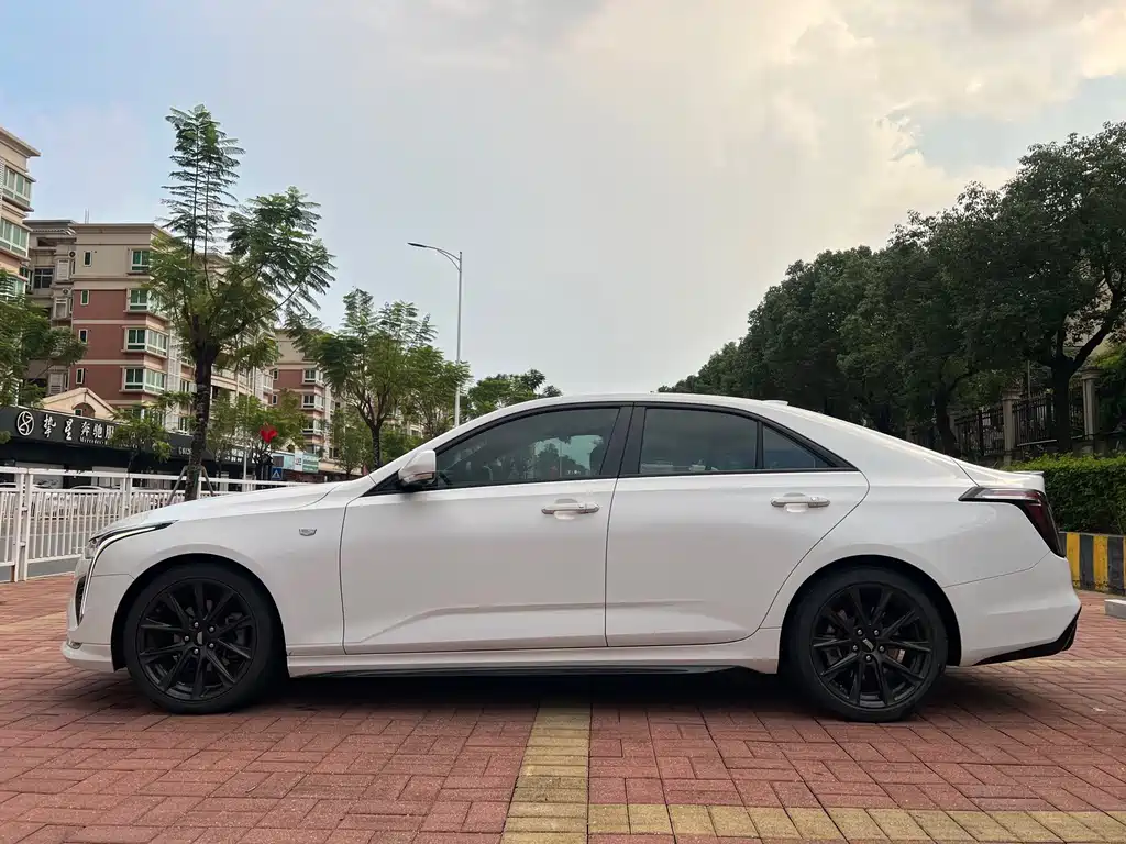 Cadillac CT4 — фото 6