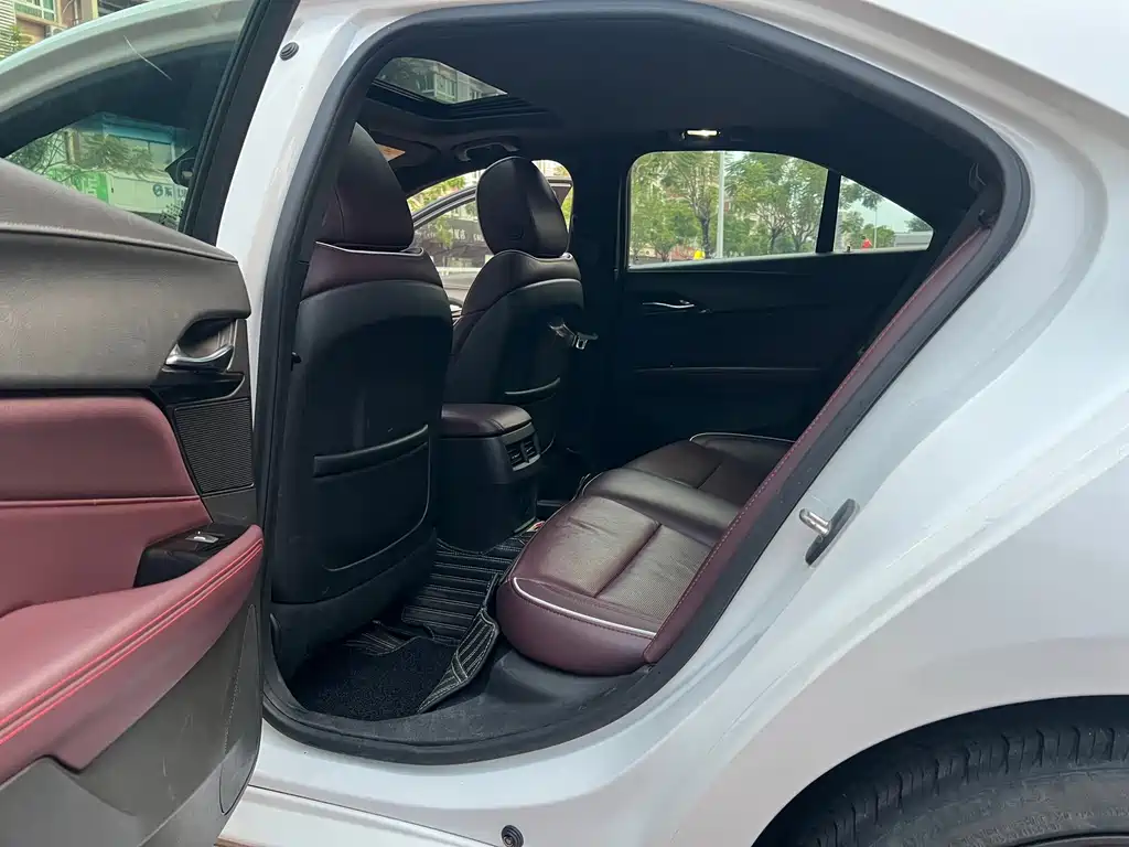 Cadillac CT4 — фото 9