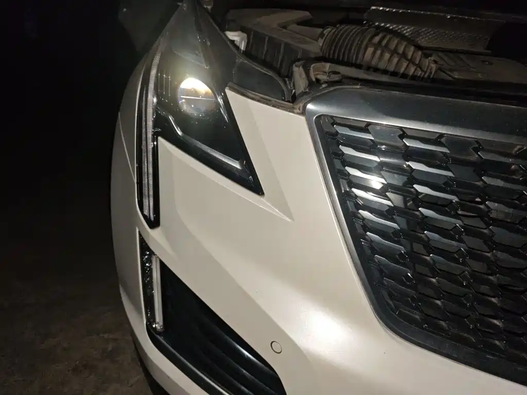 Cadillac XT5 — фото 7