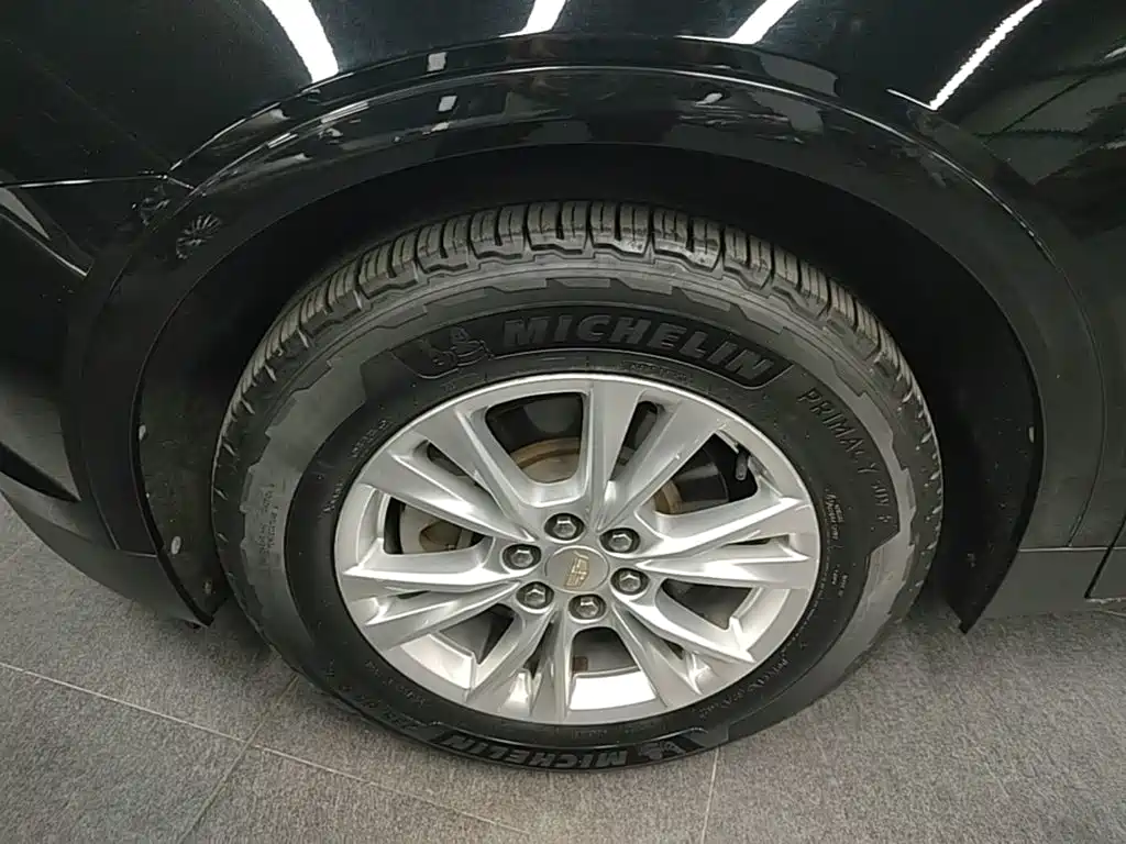 Cadillac XT5 — фото 23