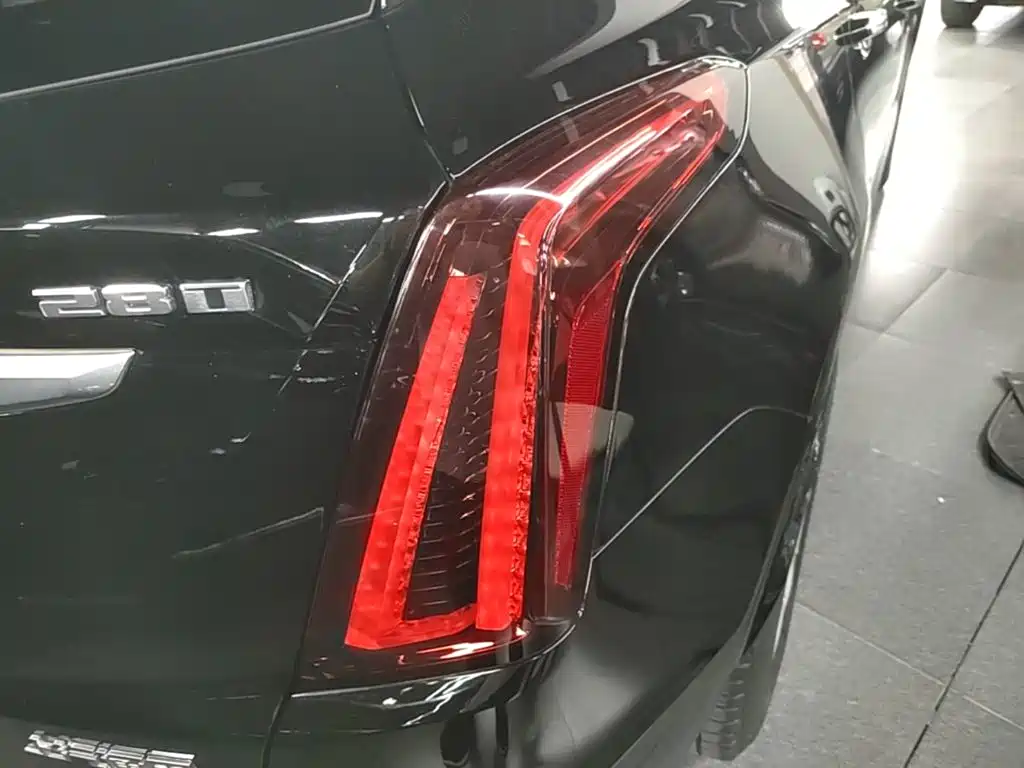 Cadillac XT5 — фото 8