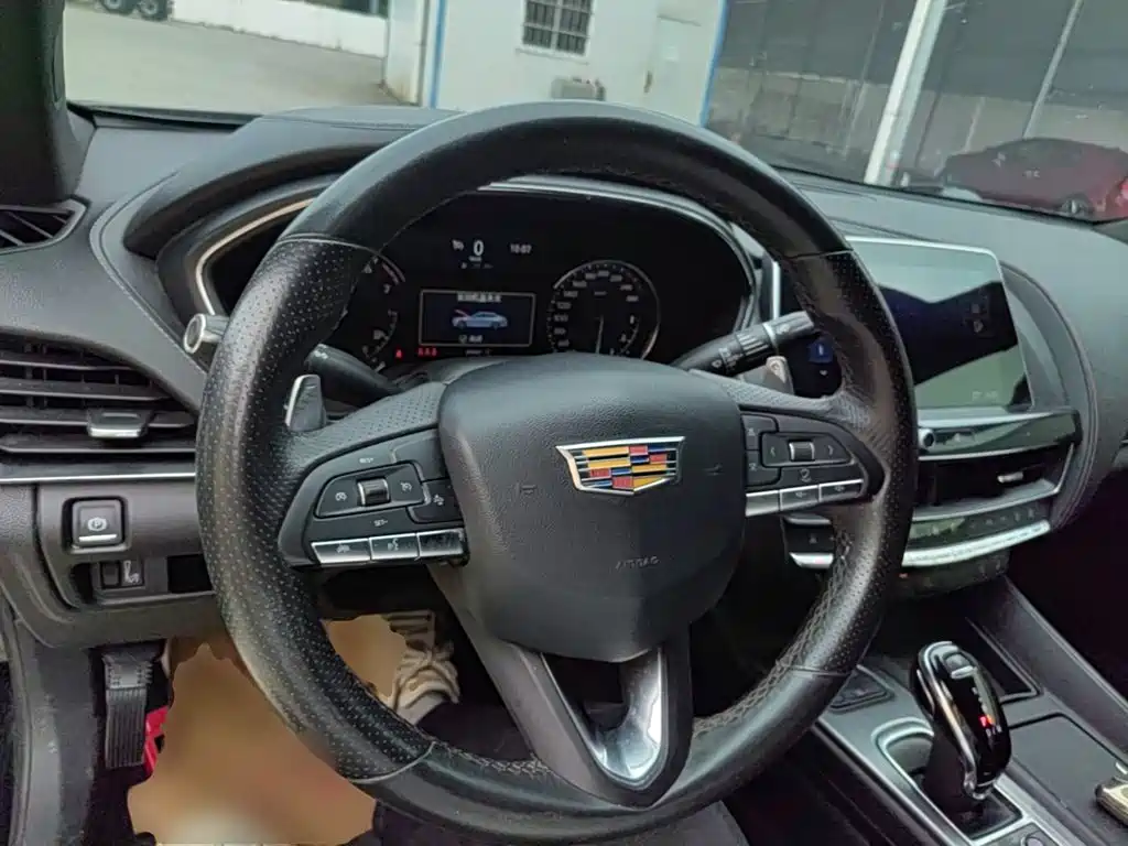 Cadillac CT5 — фото 11