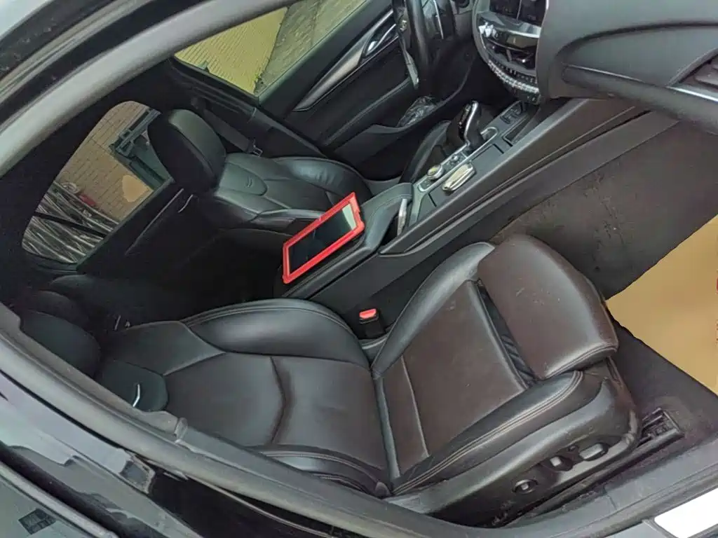 Cadillac CT5 — фото 25