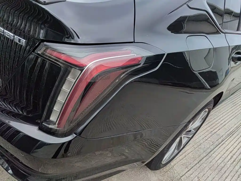 Cadillac CT5 — фото 8