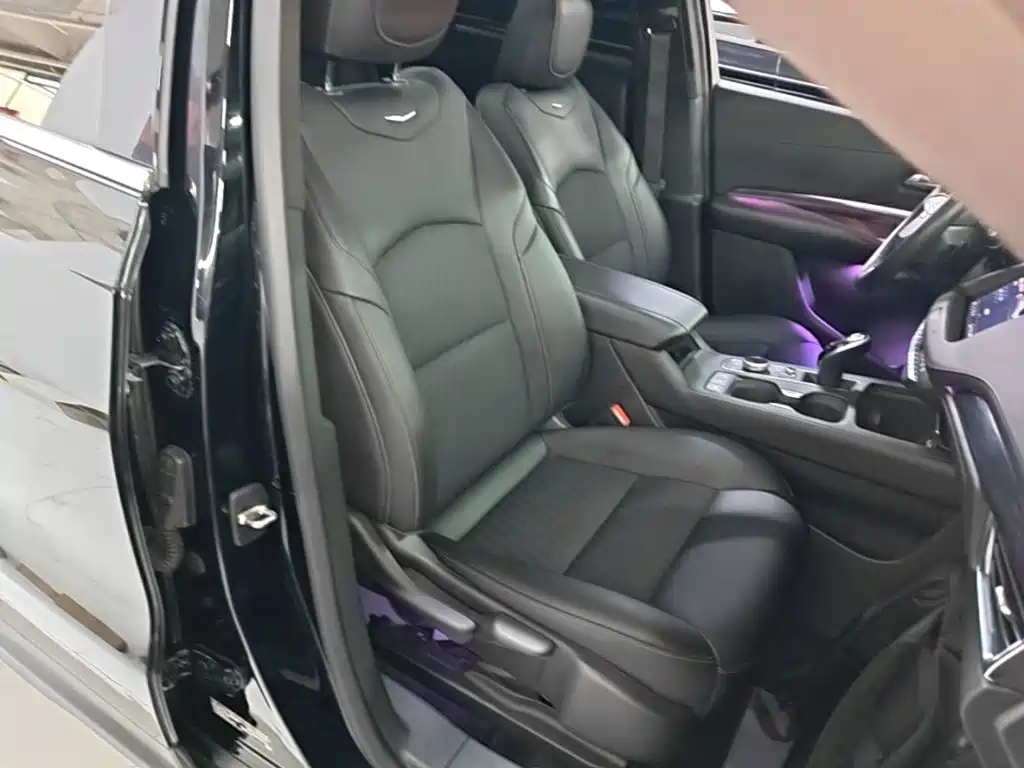 Cadillac XT4 — фото 25