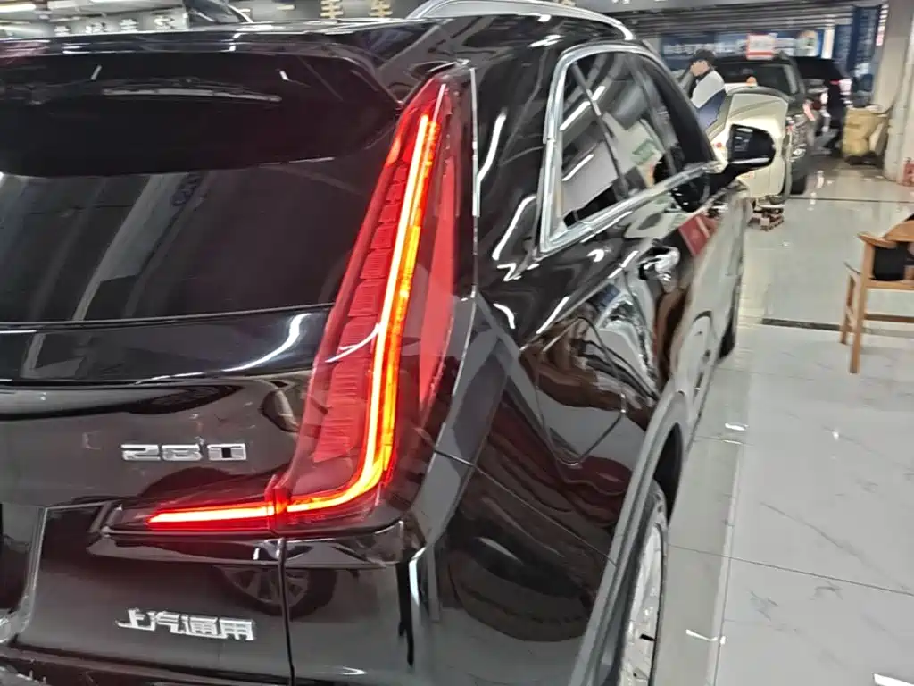 Cadillac XT4 — фото 8