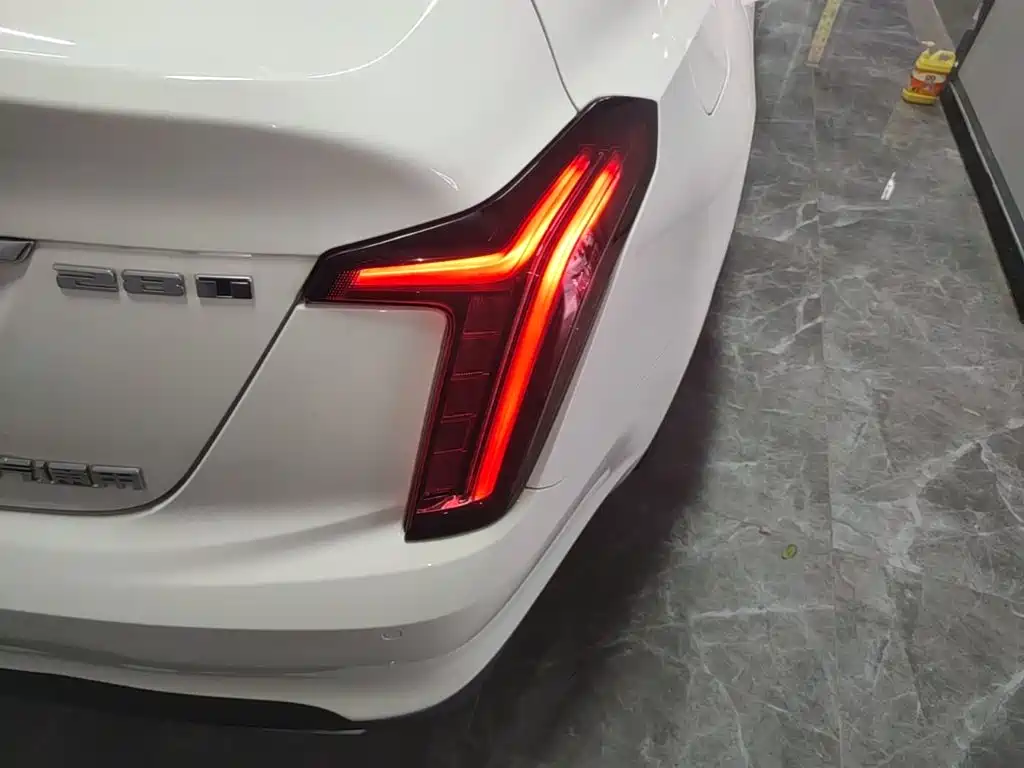 Cadillac CT5 — фото 8