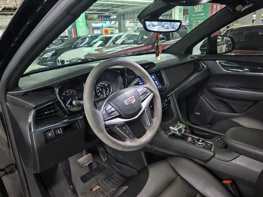 Cadillac XT5 — фото 6