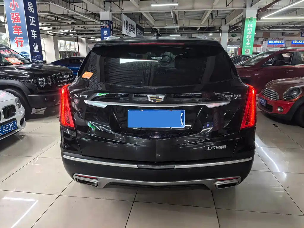 Cadillac XT5 — фото 8