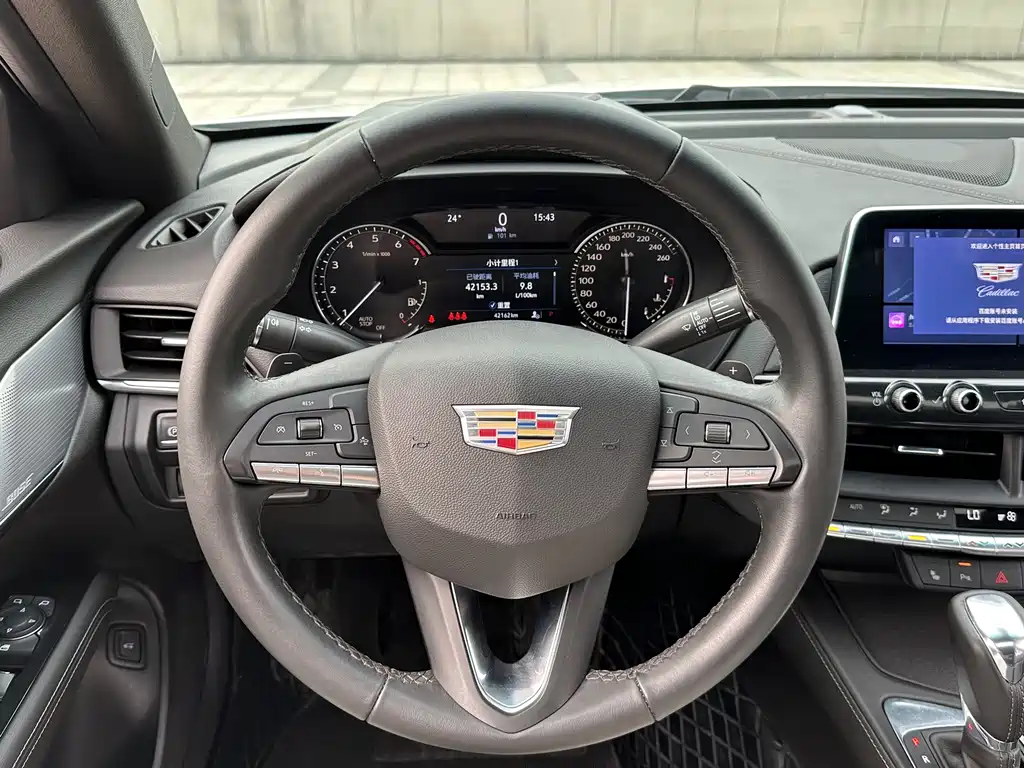 Cadillac CT4 — фото 14