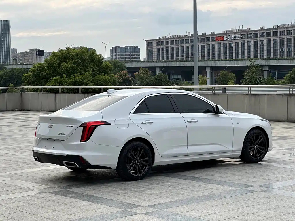 Cadillac CT4 — фото 7