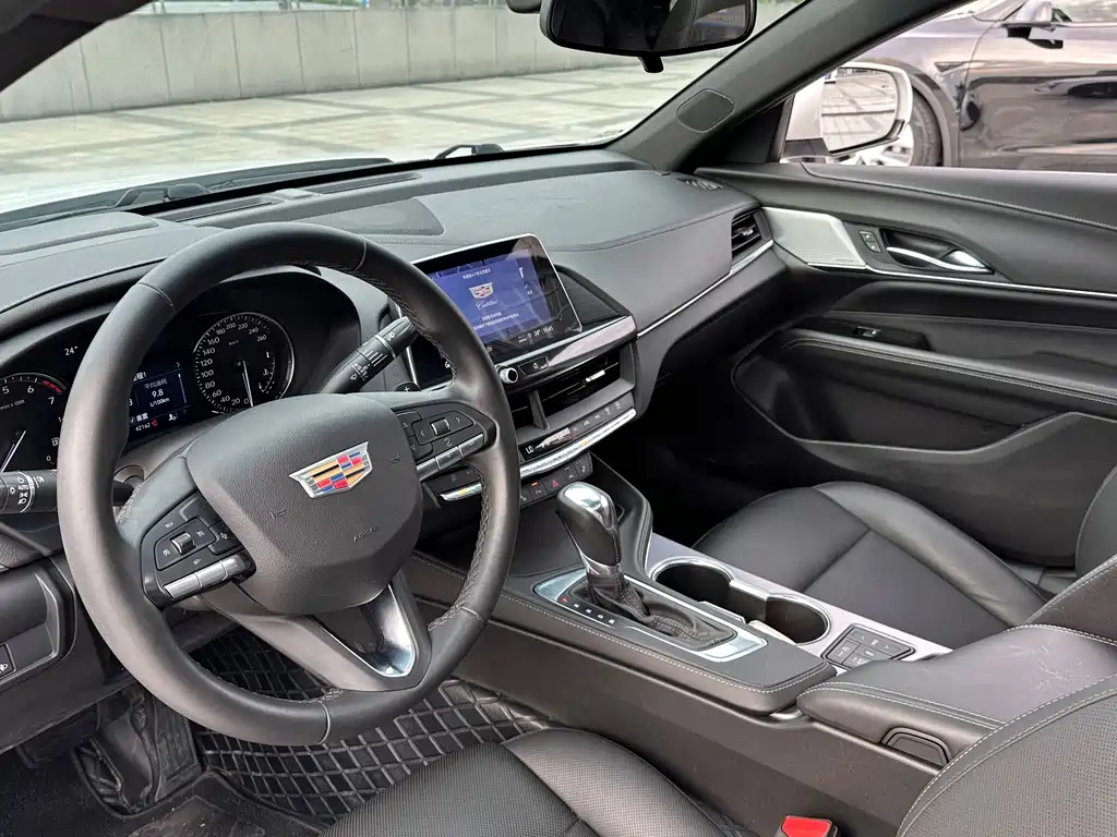 Cadillac CT4 — фото 9