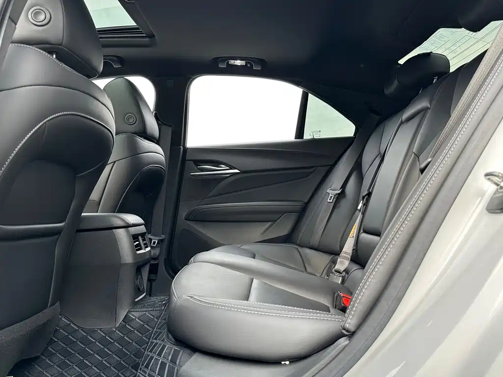 Cadillac CT4 — фото 10