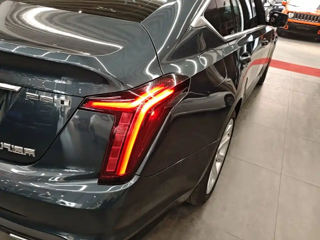 Cadillac CT5 — фото 8
