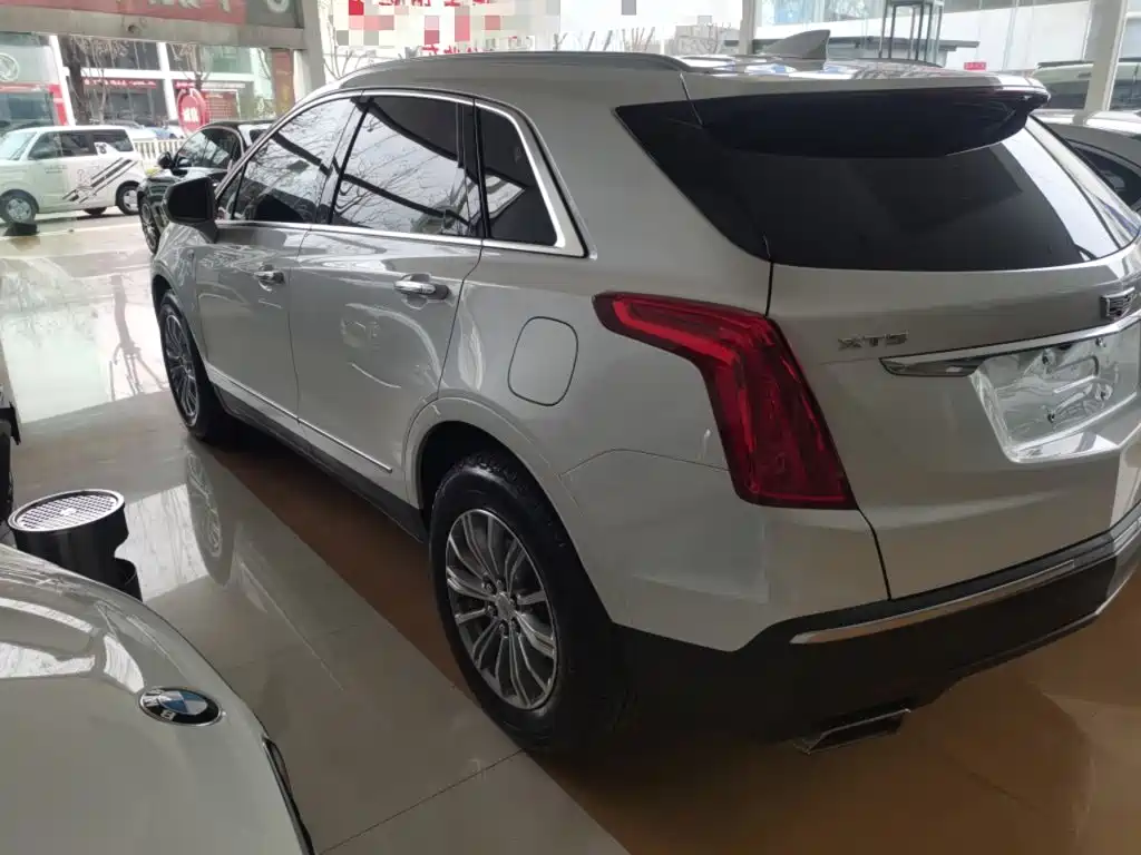 Cadillac XT5 — фото 7