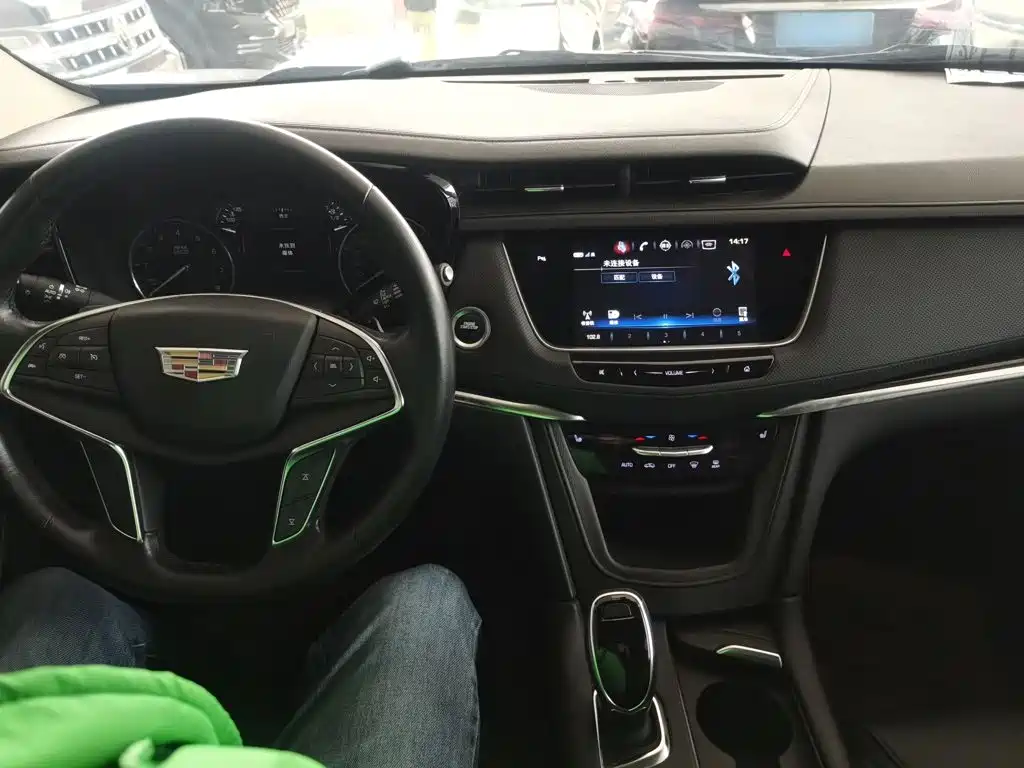 Cadillac XT5 — фото 10